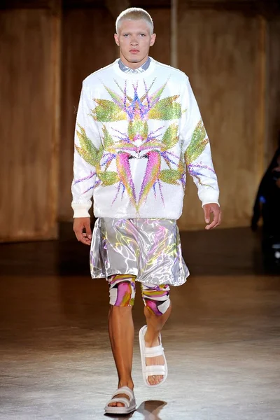 Look 10